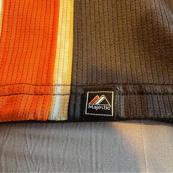 MLB Giants Logo Jersey - Picture 3 of 4